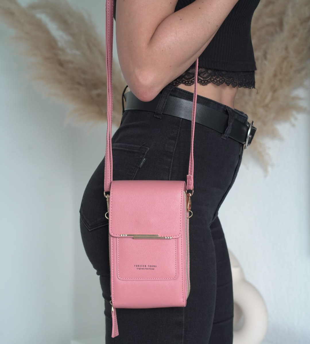 The Premium Shoulder Bag with Touchscreen®